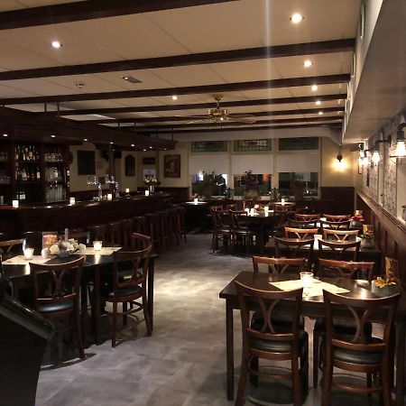 De Halve Maan Hotel Bovenkarspel Ngoại thất bức ảnh